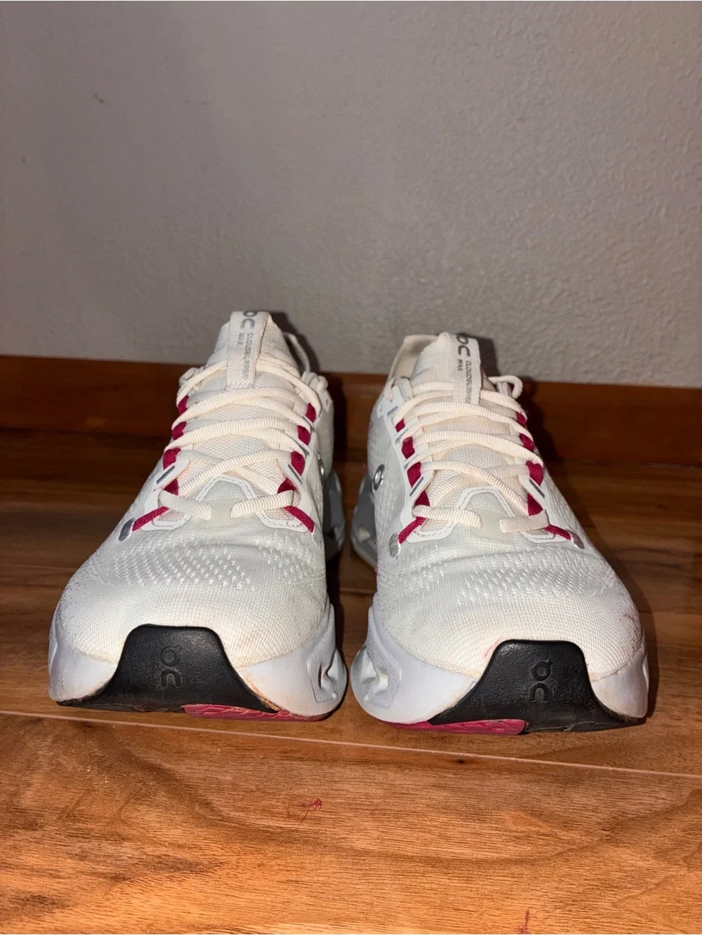 On Cloud Women’s Cloudsurfer Max Athletic Running Shoes Sneakers- size 9